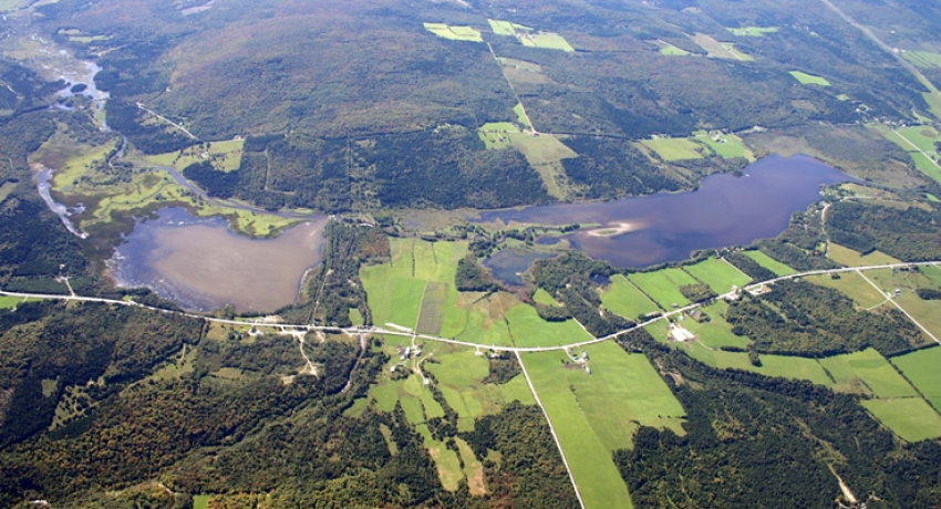 COURRIER FRONTENAC – UN MÉMOIRE POUR LE LAC À LA TRUITE